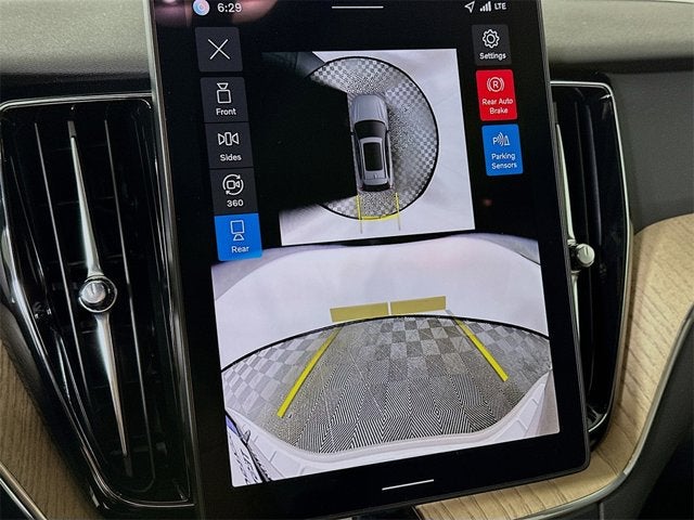 2026 Volvo XC60 Plus