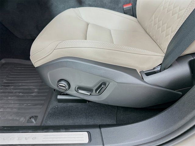 2026 Volvo XC60 Plus