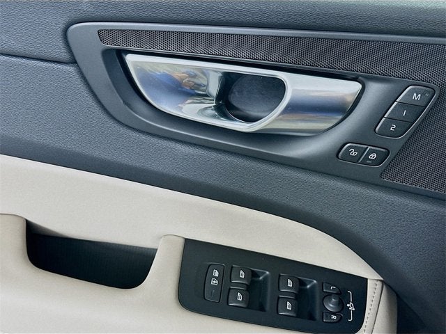 2026 Volvo XC60 Plus