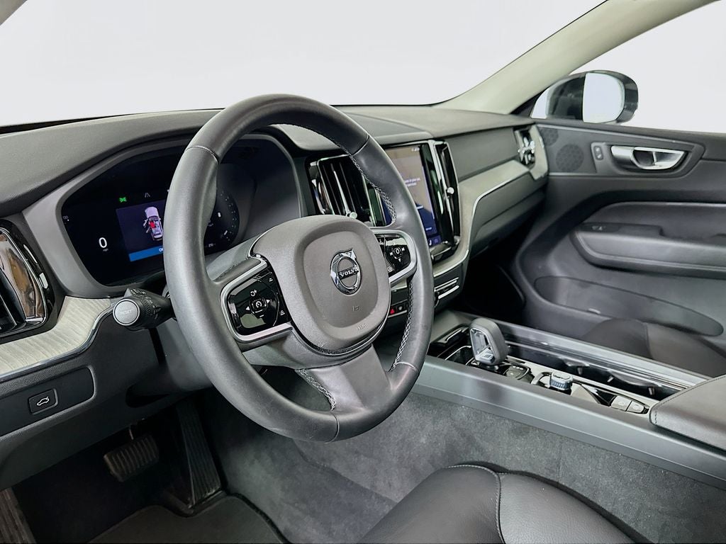 2025 Volvo XC60 B5 Plus