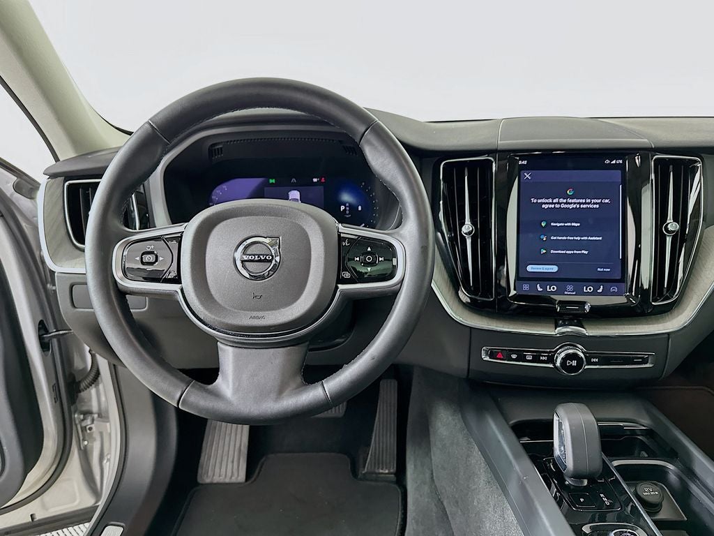 2025 Volvo XC60 B5 Plus