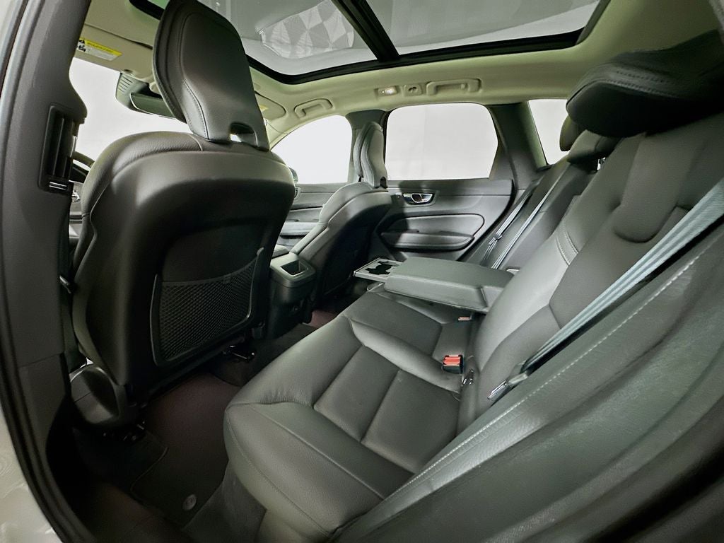 2025 Volvo XC60 B5 Plus
