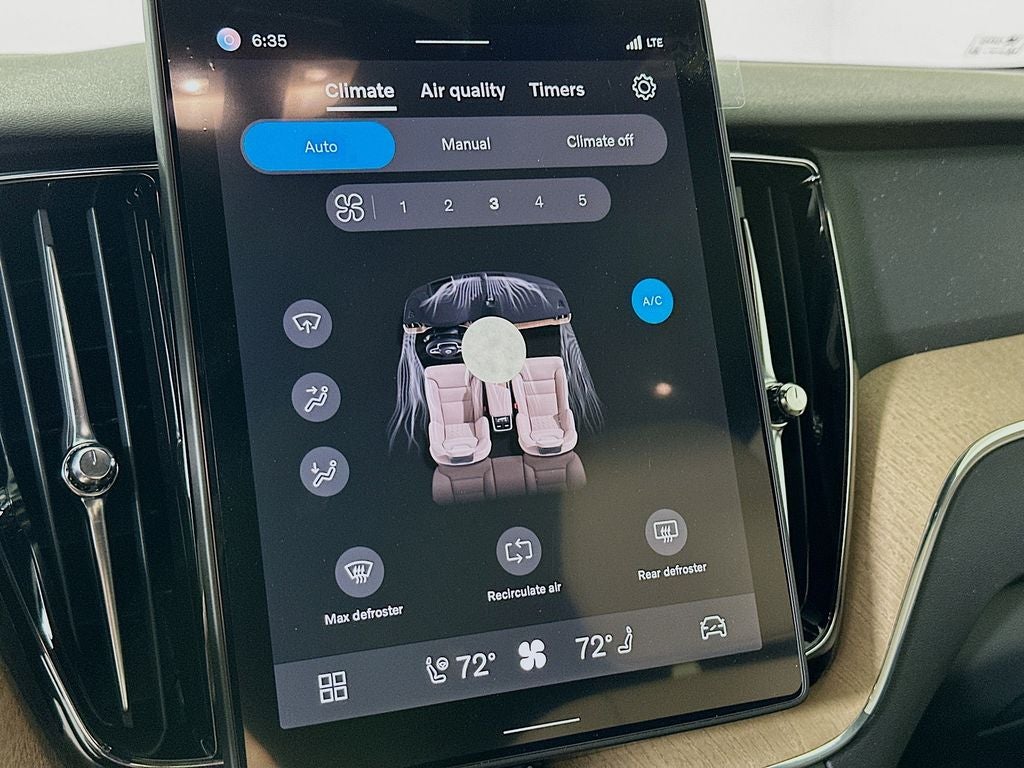 2026 Volvo XC60 B5 Plus