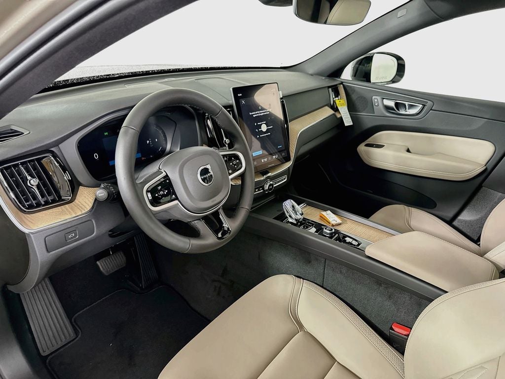 2026 Volvo XC60 B5 Plus