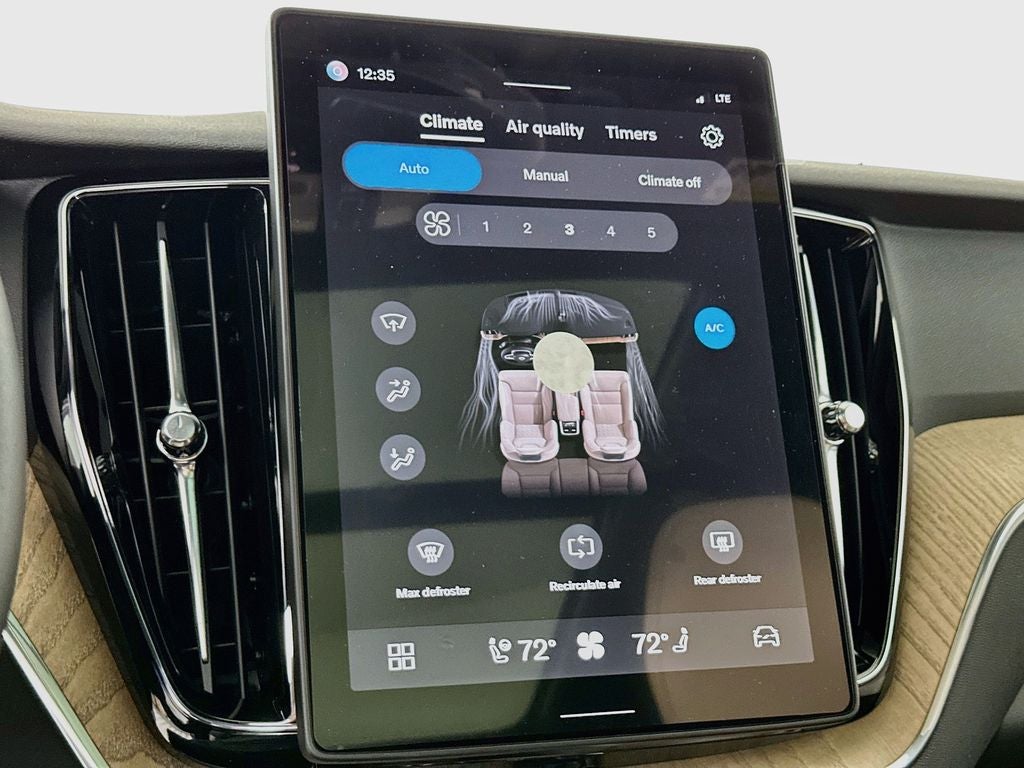 2026 Volvo XC60 B5 Plus